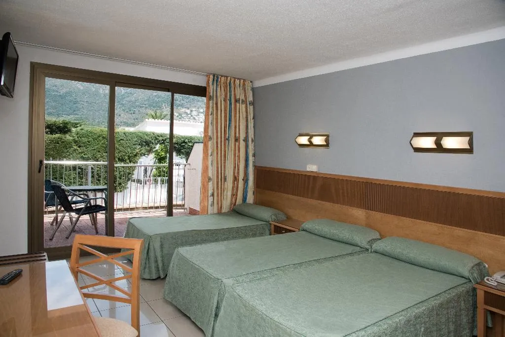 TRIPLE STANDARD Room, Hotel San Carlos, Costa Brava