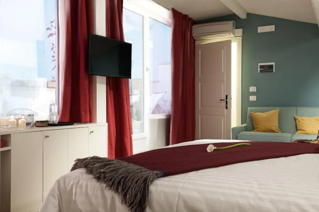 Room, B B Lorena Suites, Florence