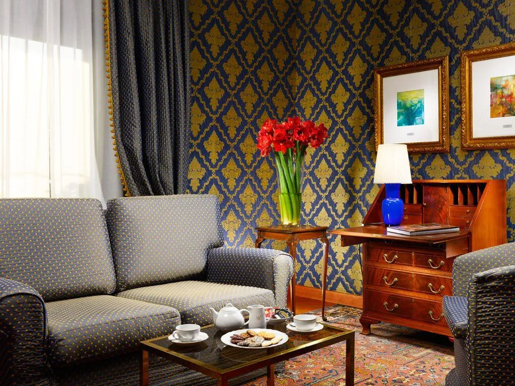 TRIPLE EXECUTIVE Room, Pierre Milano Hotel, Milan