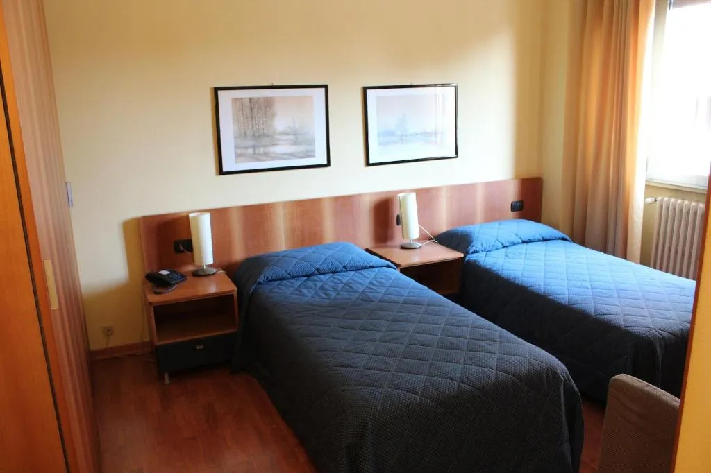 Room, Hotel Selide, Milan
