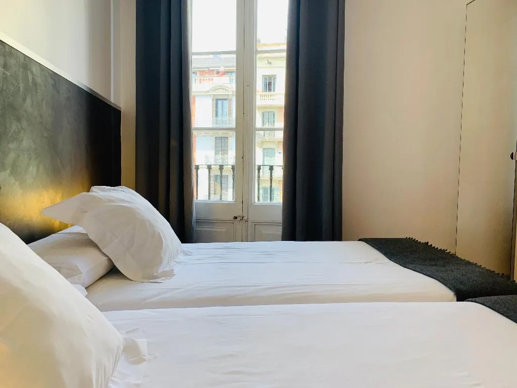 TWIN Shared external bathroom Room, Super Balmes Guest House, Barcelona