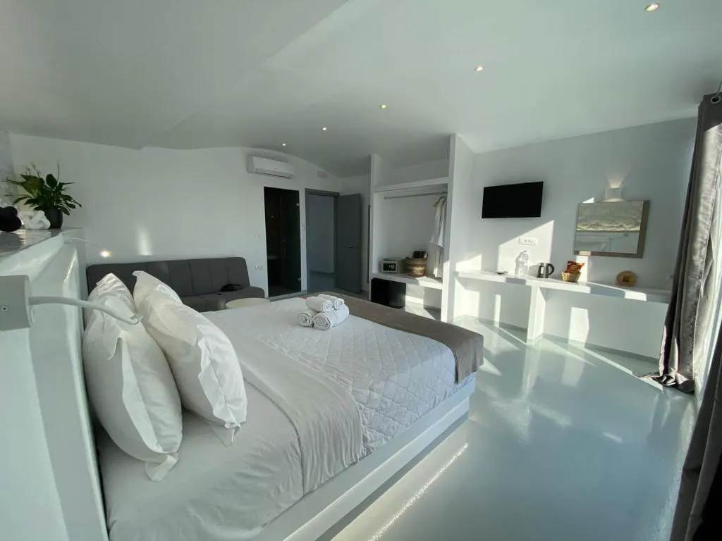 SUITE SEA VIEW Room, Serenita Luxury Suites, Santorini