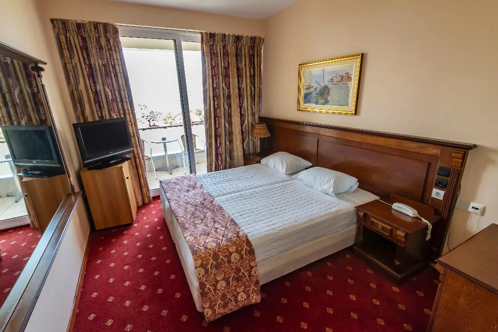 Double or Twin MOUNTAIN VIEW Room, Dolphin Resort Hotel, Athens