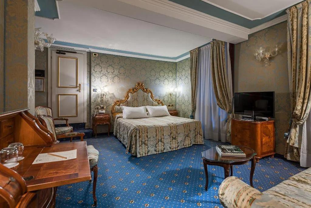 Room, Hotel Al Ponte Antico, Venice