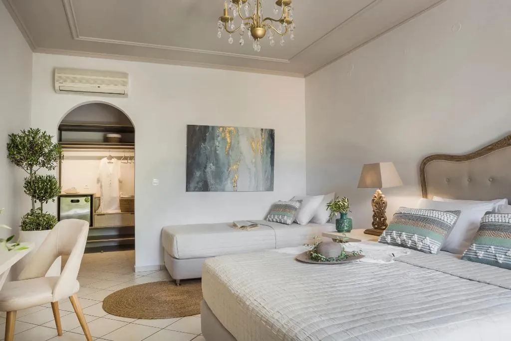 FAMILY ROOM TWO DOUBLE BEDS Room, Makis Hotel, Kefallinia