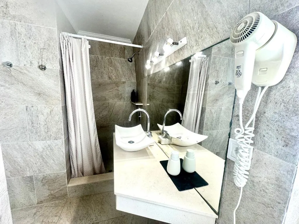 DOUBLE DELUXE QUEEN BED Room, Starbal, Menorca