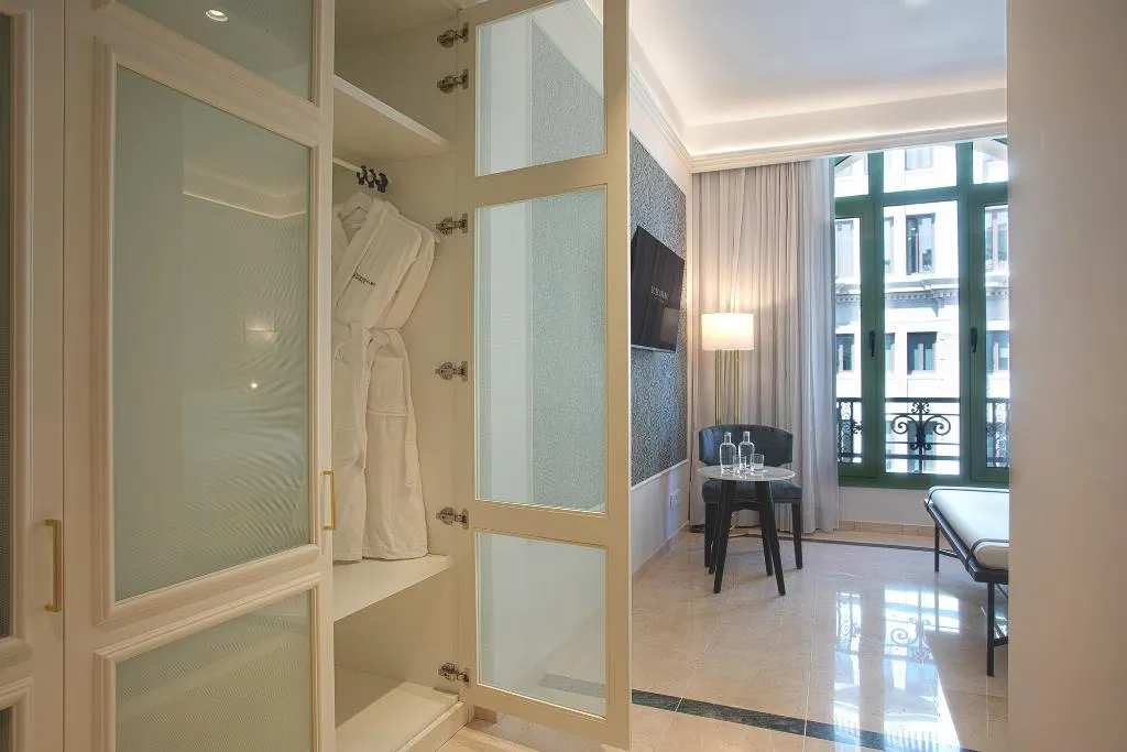 JUNIOR SUITE STANDARD Room, Eurostars Laietana, Barcelona