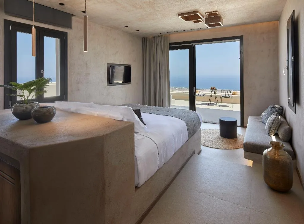 SUITE WITH JACUZZI Room, North Santorini A Luxury Spa Hotel, Santorini