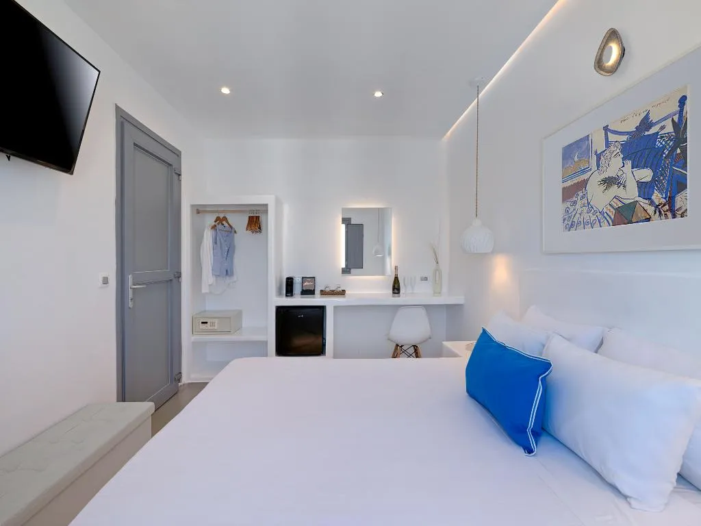 SUITE WITH JACUZZI WITH VIEWS Room, Tatakis Design Hotel, Fira, Santorini