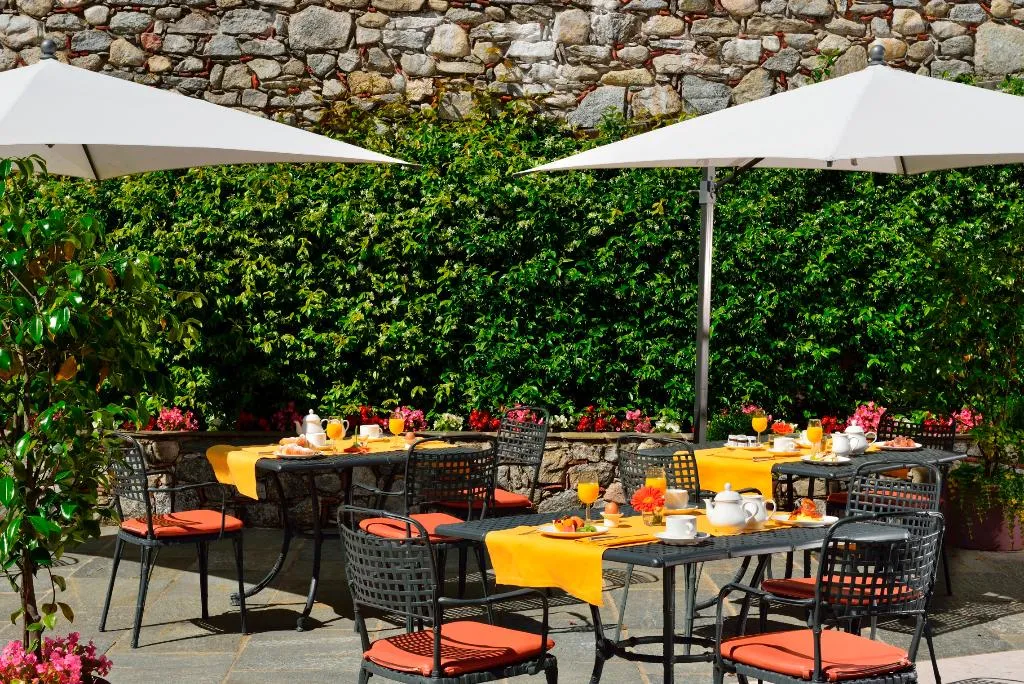 Bar, Castello Dal Pozzo, Milan