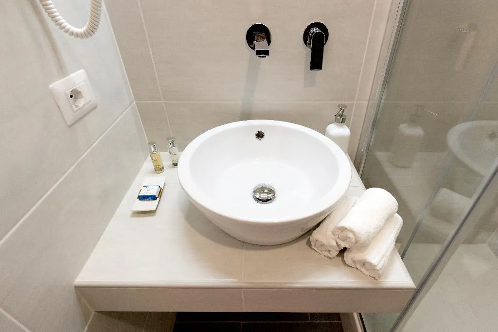 Double or Twin DELUXE WITH BALCONY Room, Dolce Luxury Rooms, Rome