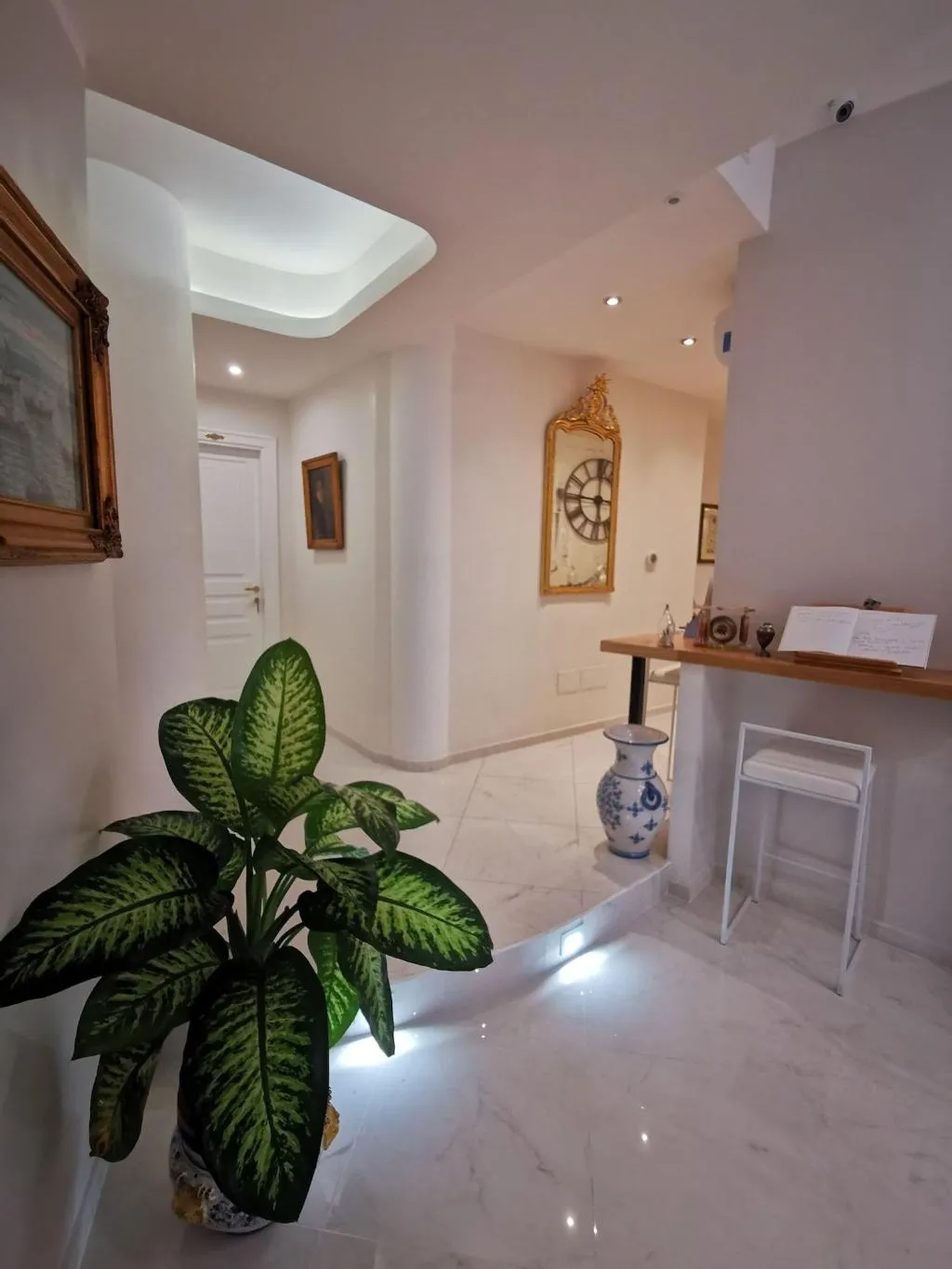 Lobby, Residenza Borbonica, Naples