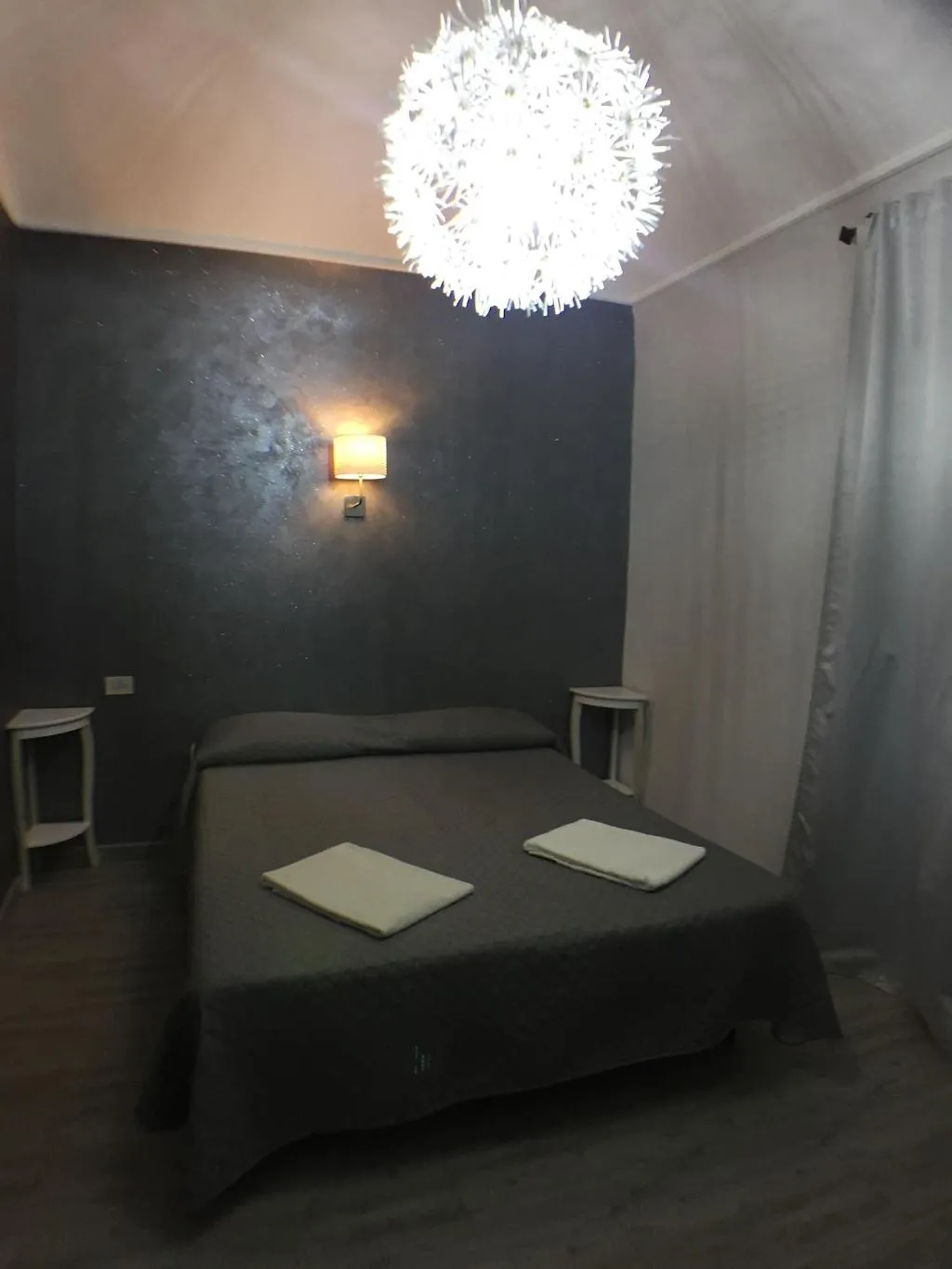 Room, Babyface, Naples