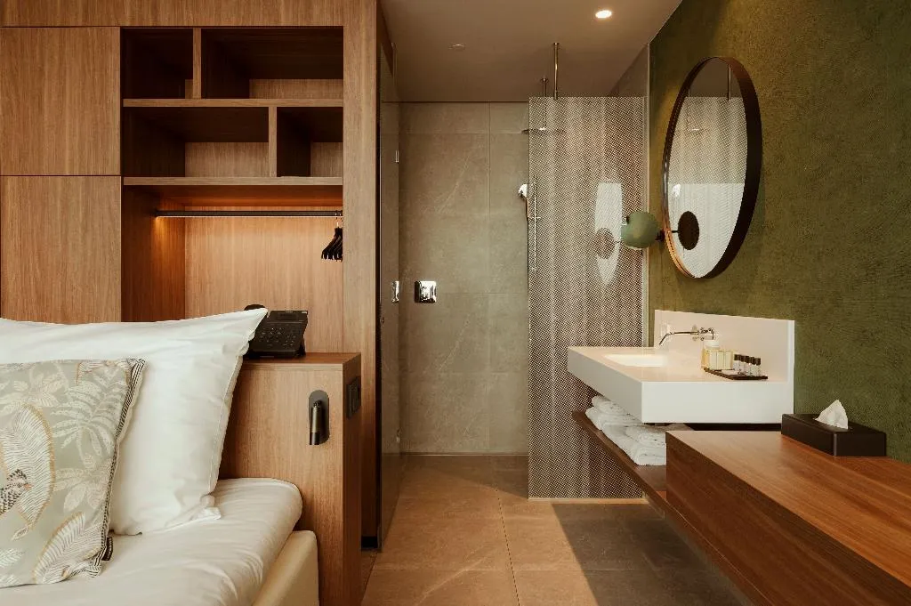 DOUBLE COMFORT Room, Van der Valk Hotel Amsterdam Zuidas, Amsterdam