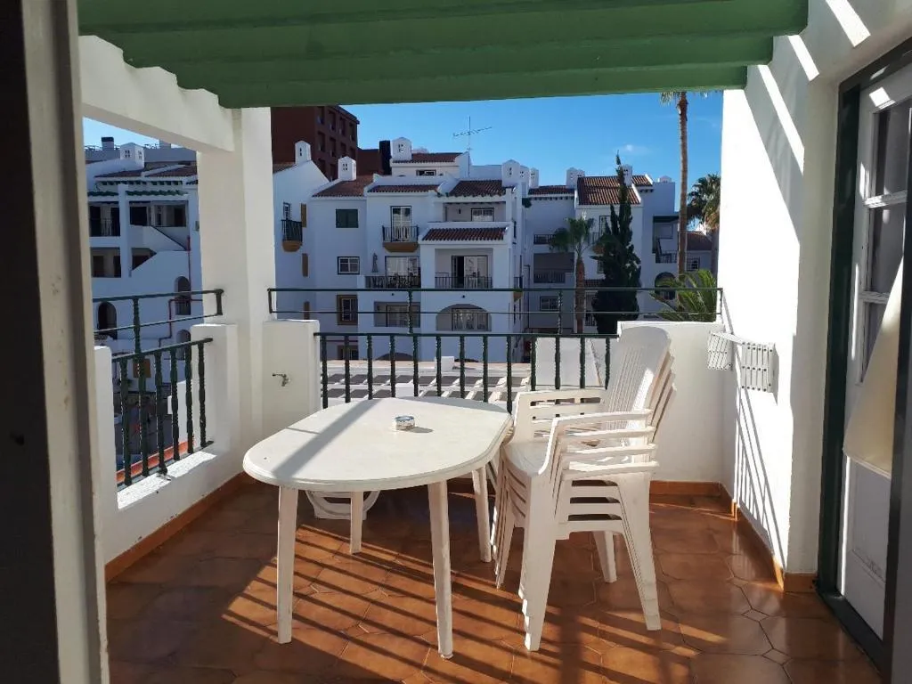 APARTMENT CAPACITY 4 ONE BEDROOM Room, Pueblo Torviscas, Tenerife