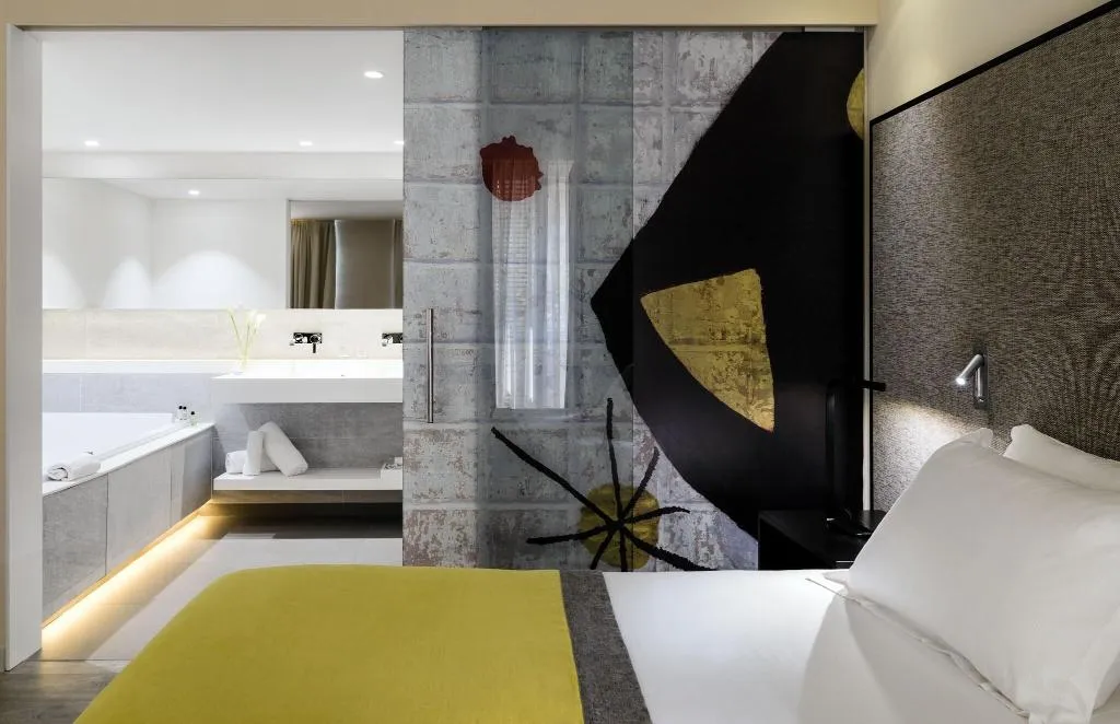 JUNIOR SUITE WITH DOUBLE BED Room, H10 Art Gallery, Barcelona