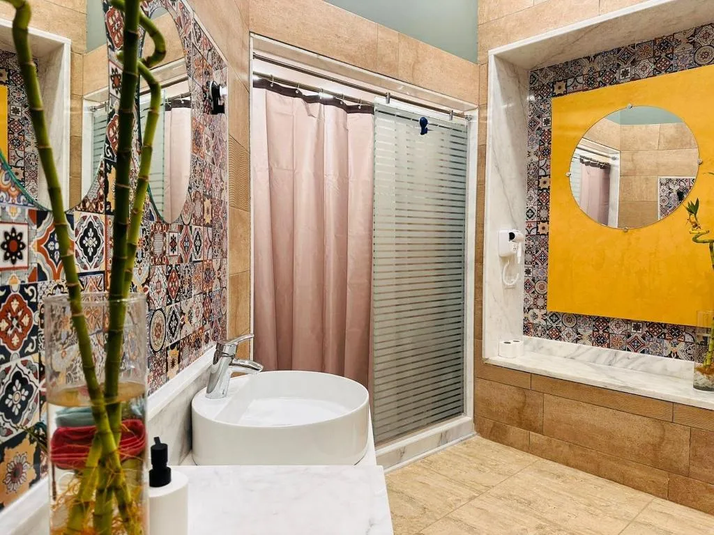 Room, Ga Plus, Cairo