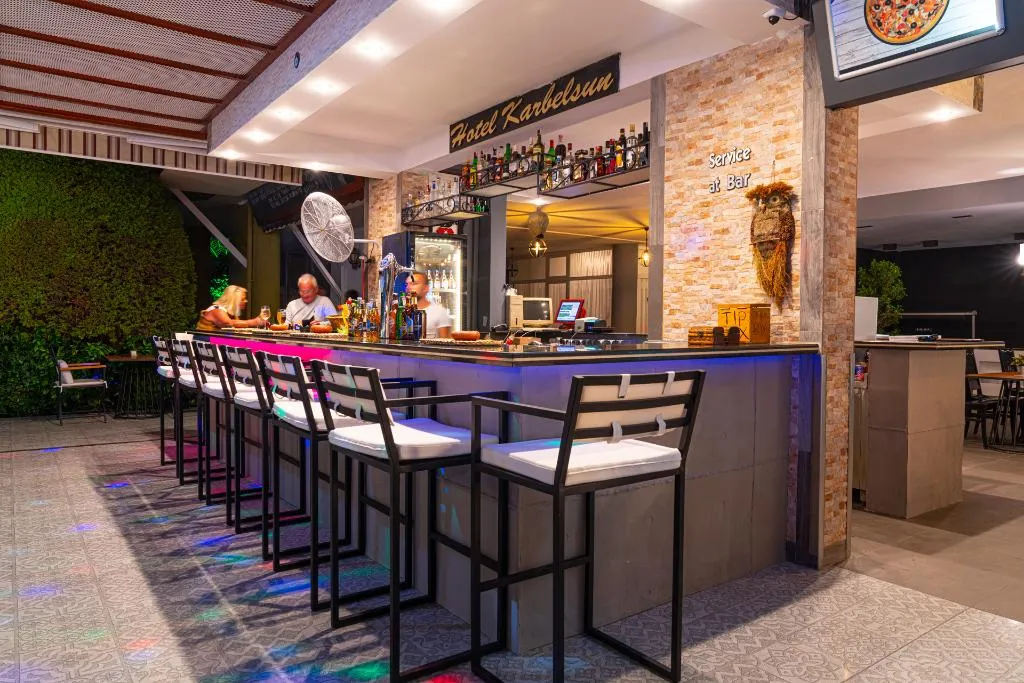Bar, Karbelsun, Dalaman