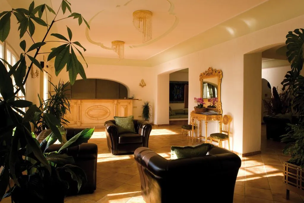 Lobby, La Scogliera, Naples