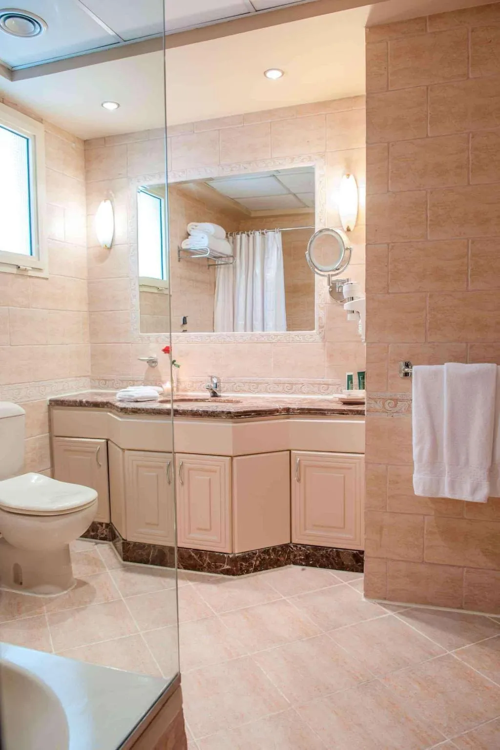 DOUBLE DELUXE KING BED Room, Hilton Zamalek Residence Cairo, Cairo