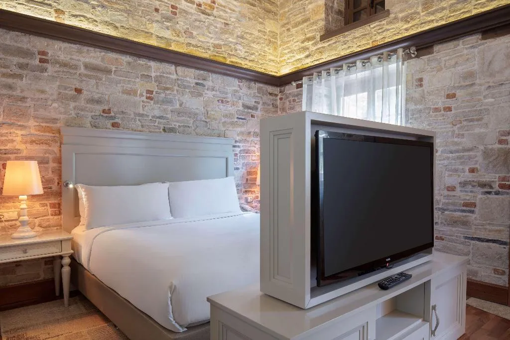 HOUSE KING BED NON SMOKING Room, DoubleTree by Hilton Kusadasi, Izmir