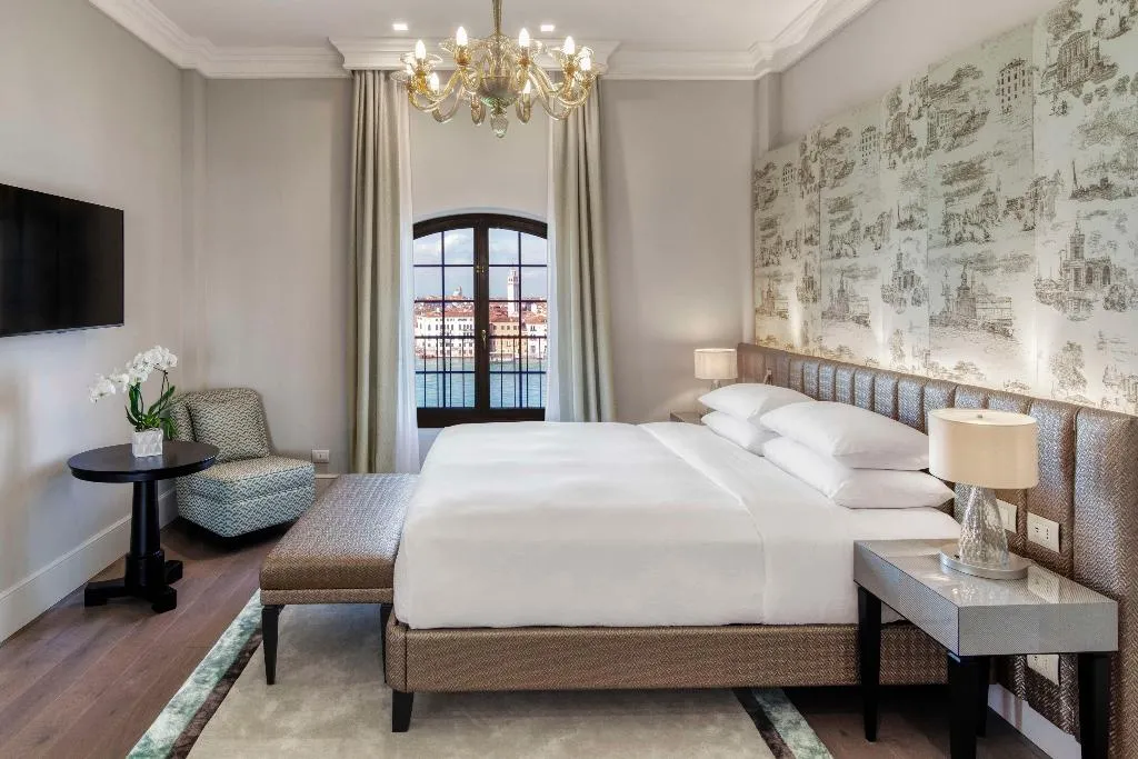 SUITE EXECUTIVE KING BED Room, Hilton Molino Stucky Venice, Venice