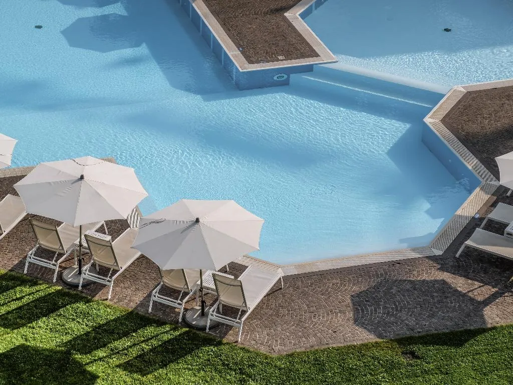 Pool, Luise, Milan