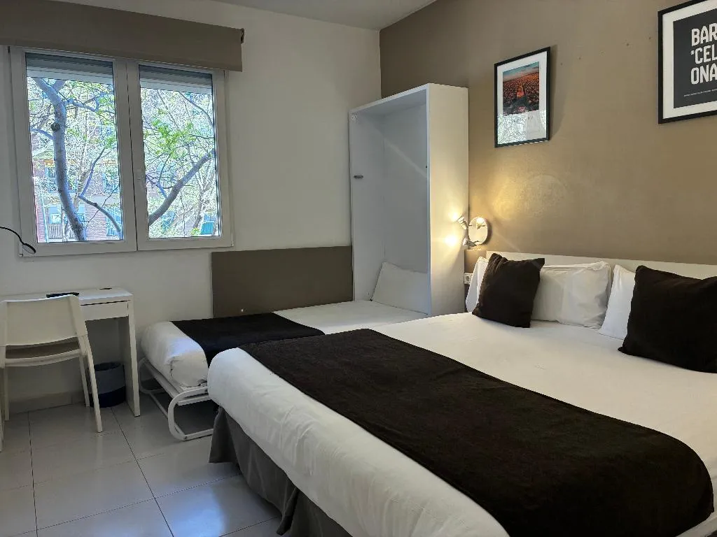 DOUBLE CAPACITY 1 Room, Hotel Travessera, Barcelona