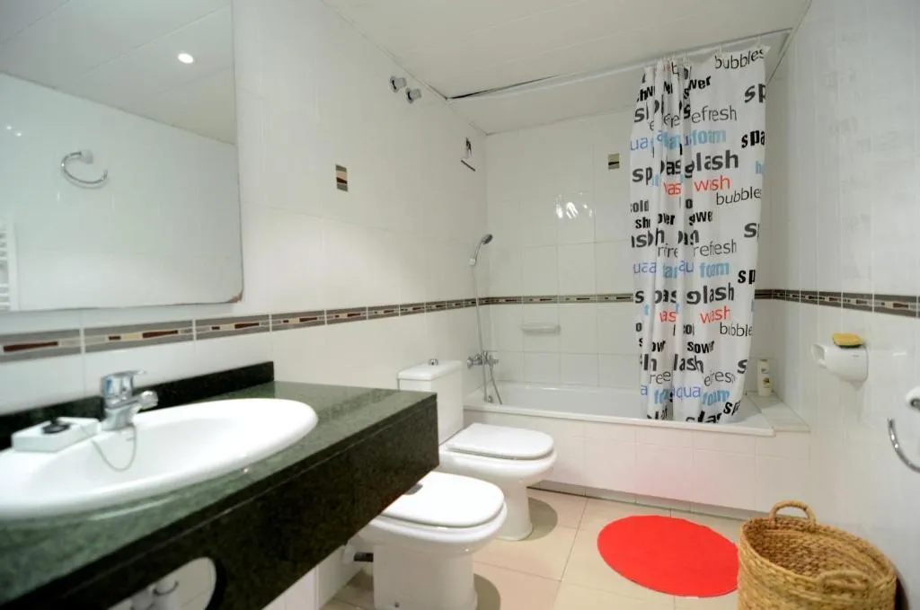 APARTMENT CAPACITY 6 TWO BEDROOMS Room, Mestral, Costa Brava