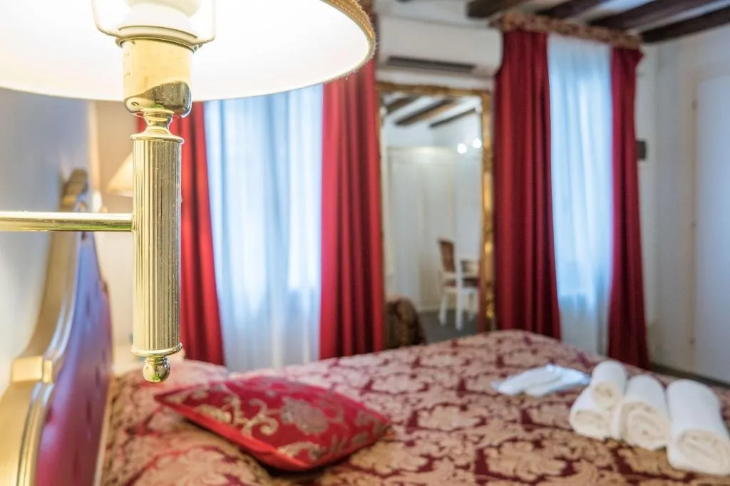Room, Ca’ del Gallo, Venice