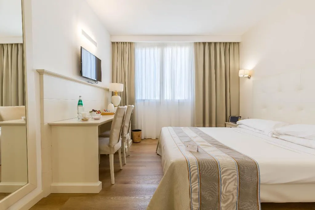 Double or Twin SIDE SEA VIEW Room, Hotel Catalunya, Alghero