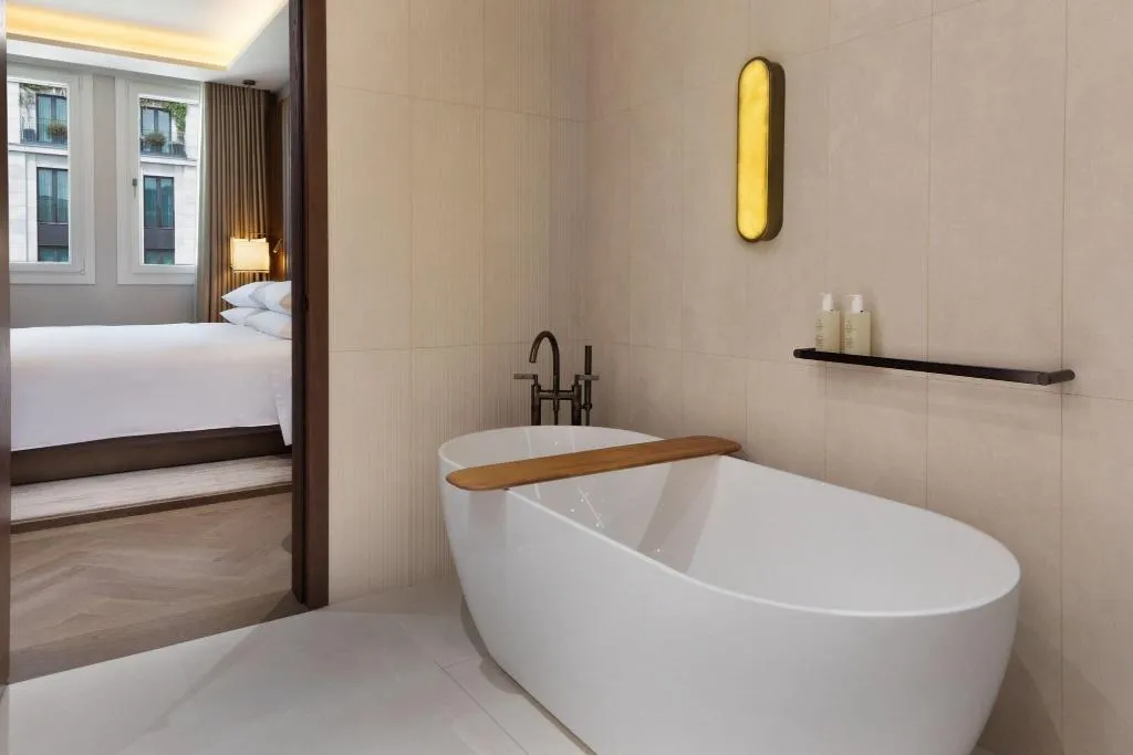 SUITE WITH VIEWS Room, Jw Marriott Hotel Madrid, Madrid