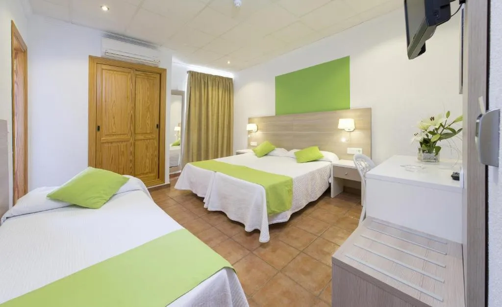 TRIPLE SUPERIOR Room, Hostal Adelino, Ibiza