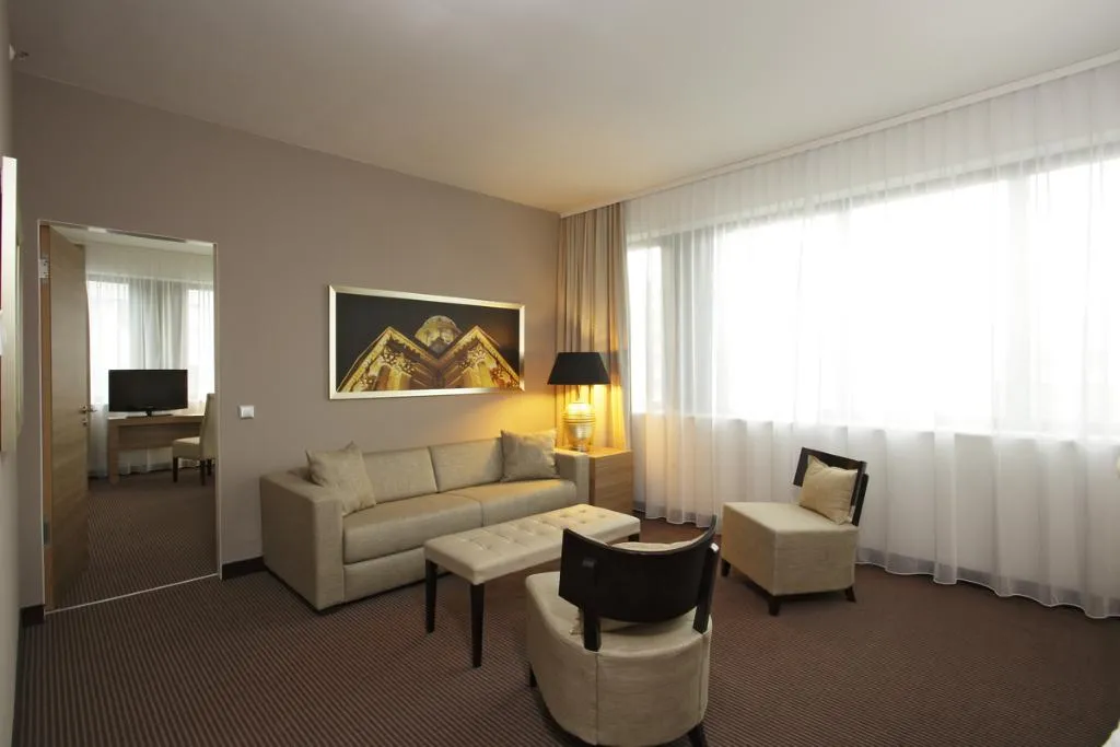 SUITE STANDARD Room, H4 Hotel Berlin Alexanderplatz, Berlin