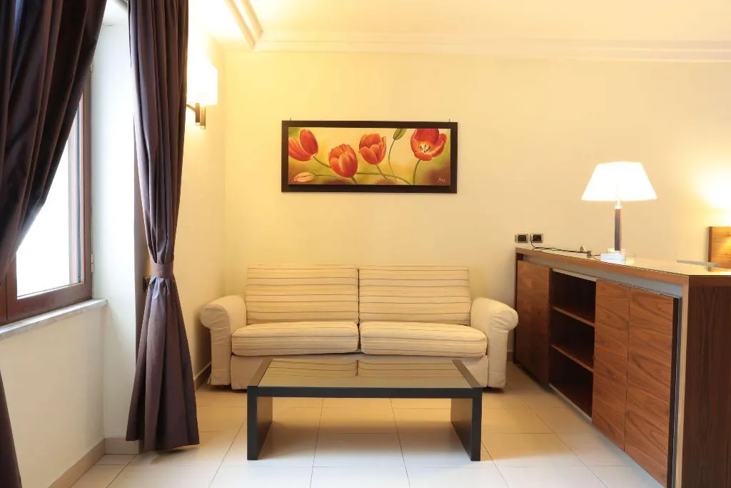 Room, Suites & Residence Hotel, Naples