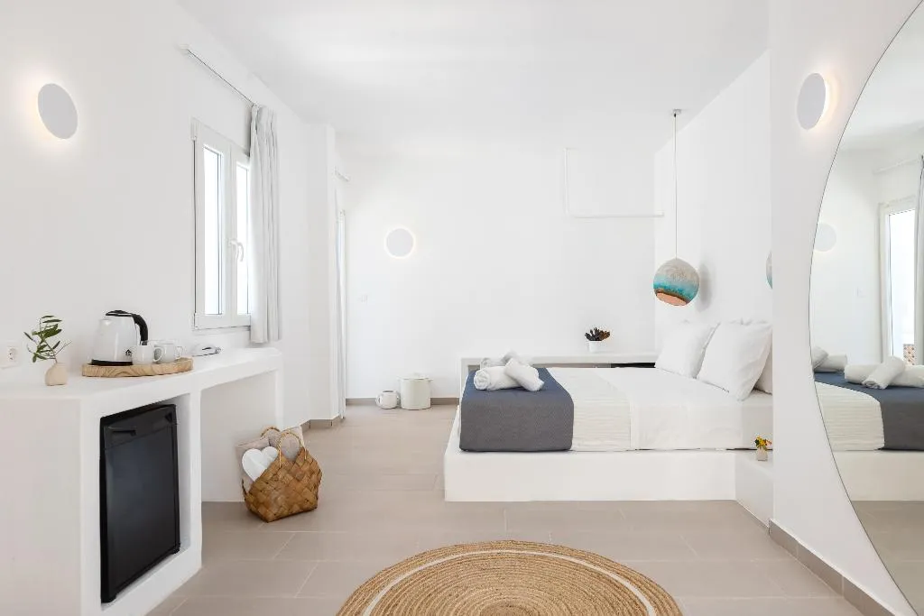 SUITE WITH JACUZZI WITH VIEWS Room, Voca Hotel & Suites, Santorini
