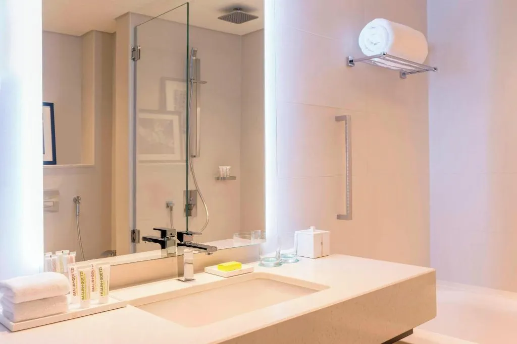 TWIN DELUXE WITH VIEWS Room, Le Royal Meridien Beach Resort and Spa, Dubai