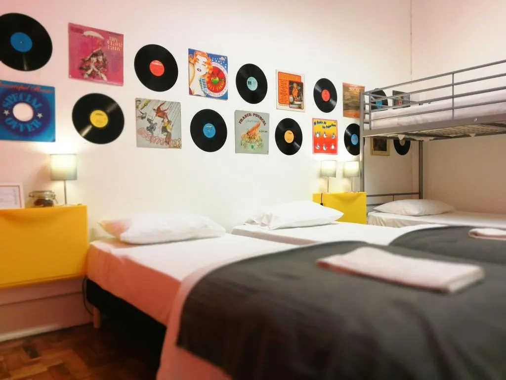 QUADRUPLE BUNK BED WITH SHARED BATHROOM Room, Castilho 63, Lisbon