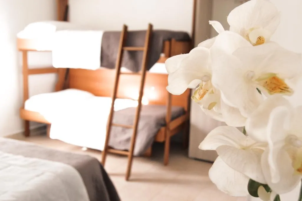 Room, Colombo, Naples