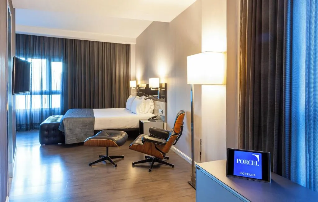 STUDIO KING SIZE BED Room, Porcel Torneo, Seville