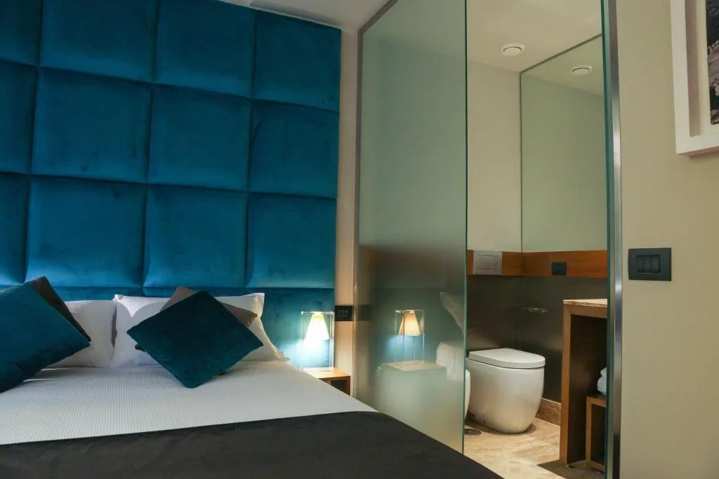 DOUBLE QUEEN SIZE BED Room, Triviho, Rome