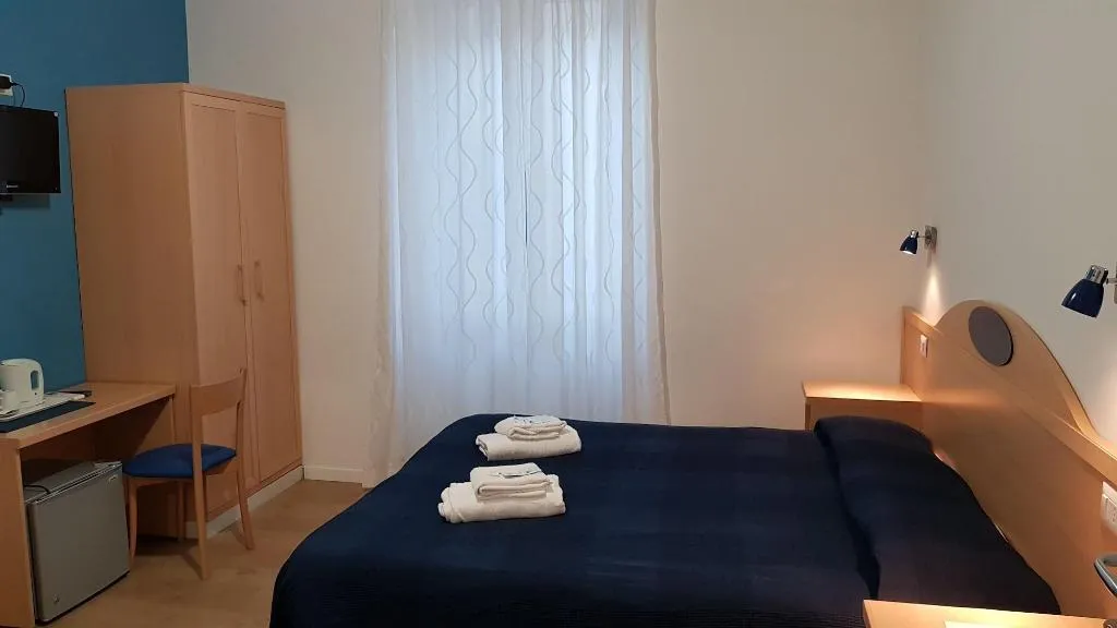 Room, B&B Oasi, Naples