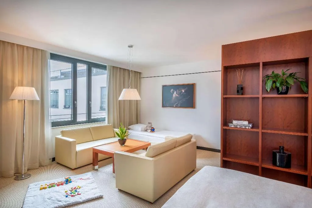 JUNIOR SUITE STANDARD Room, Melia Berlin, Berlin