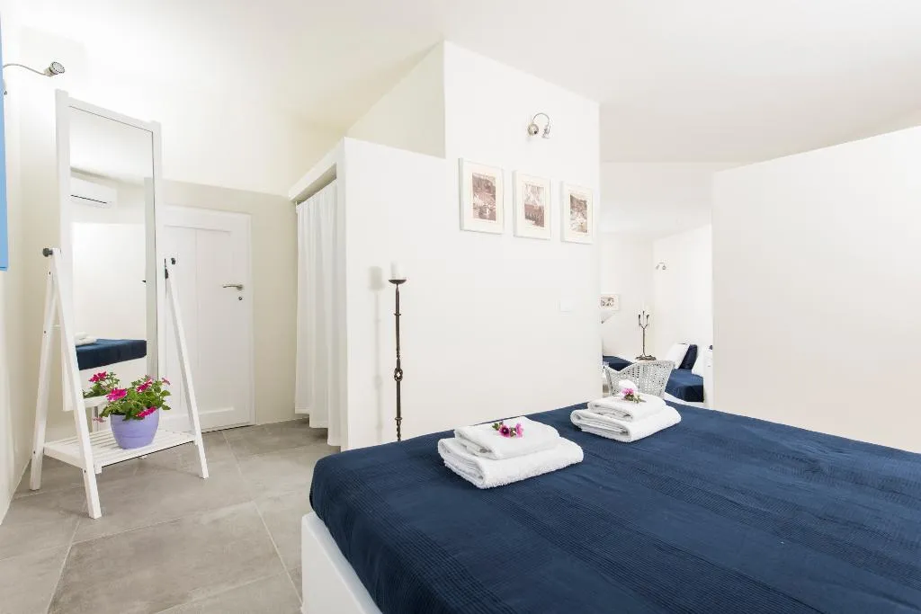 SUITE HONEYMOON Room, Fava Eco Suites, Santorini