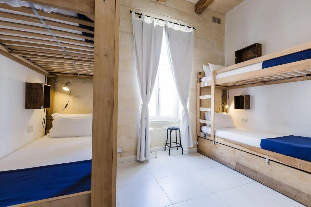 Room, Two Pillows Boutique Hostel, Malta