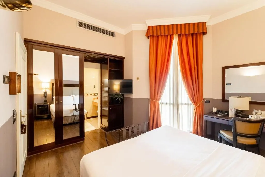 DOUBLE QUEEN SIZE BED Room, ALLEGROITALIA San Gallo Firenze, Florence