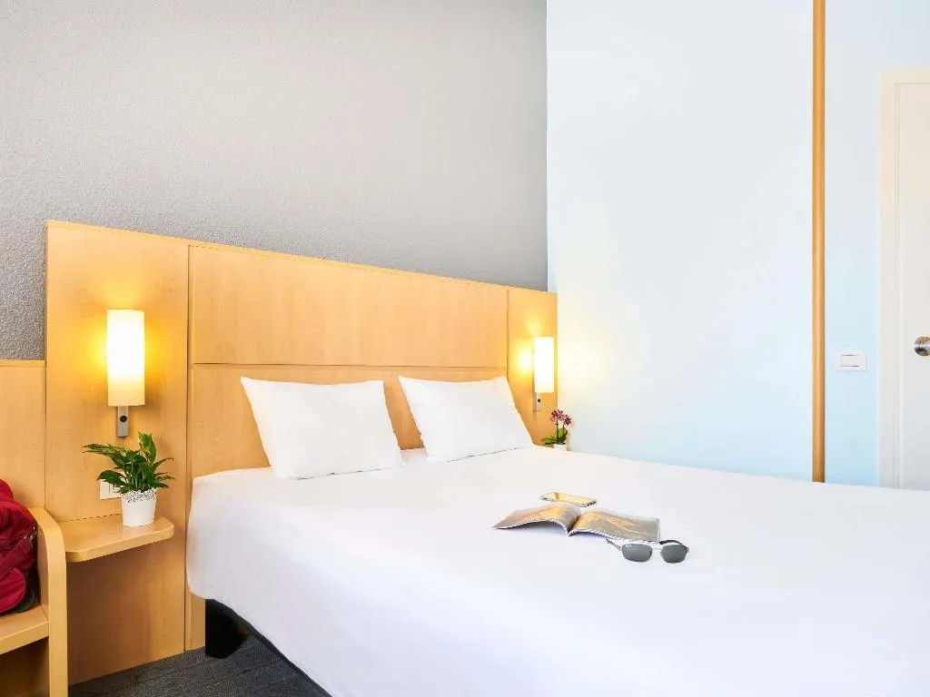 DOUBLE WITH DOUBLE BED Room, Ibis Como, Milan