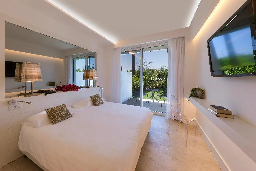 Double or Twin GARDEN VIEW Room, Hotel Alpha, Naples