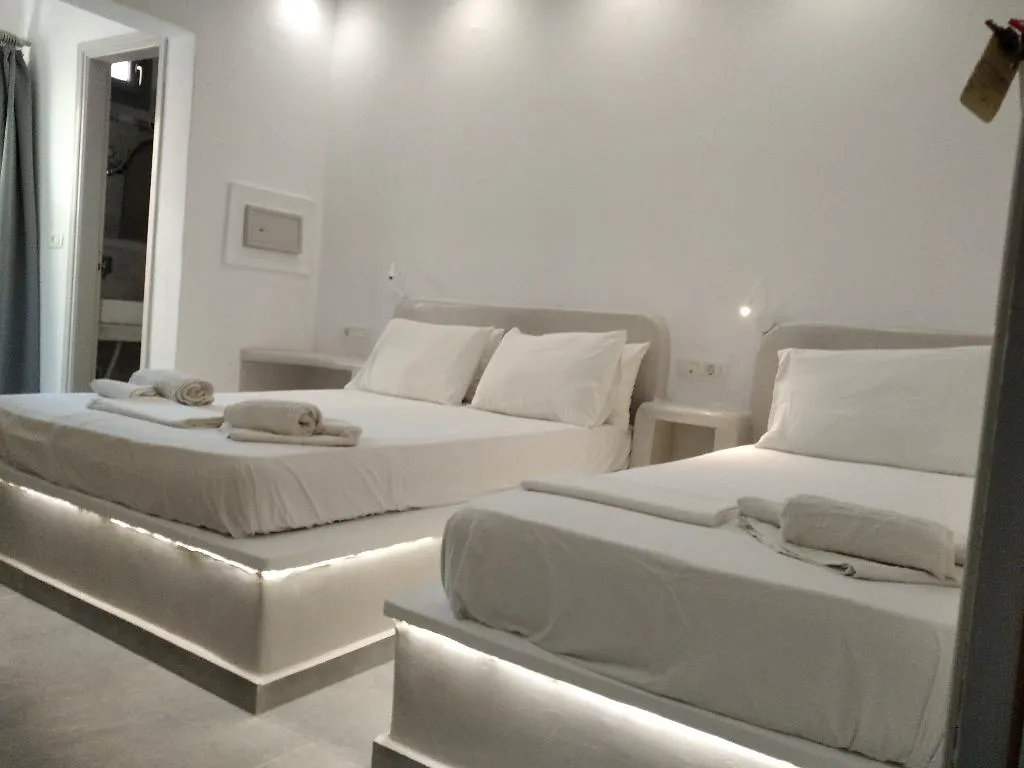 STUDIO CAPACITY 3 Room, Lucia Villas, Santorini