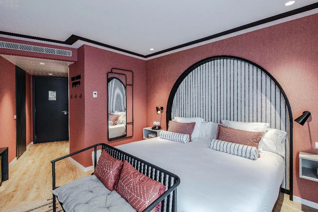 TRIPLE SUPERIOR Room, Vincci Bonjardim, Porto